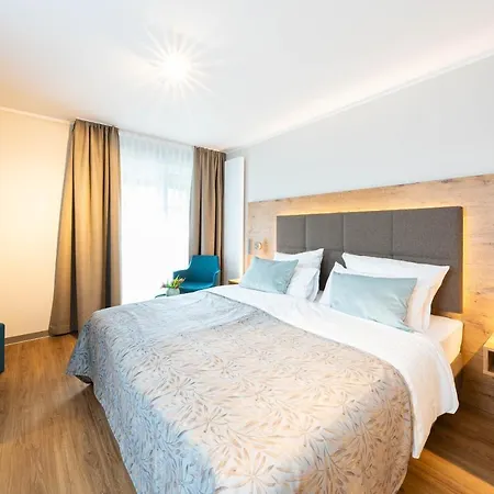 ホテル Sopherl Am - Fruehstueck Auf Der Seeterrasse, Sehr Ruhig Und Wunderschoen Am See, 3 Minuten Nach Oberpfaffenhofen, Viele Radtouren, Restaurants & Cafes In Der Umgebung 3*