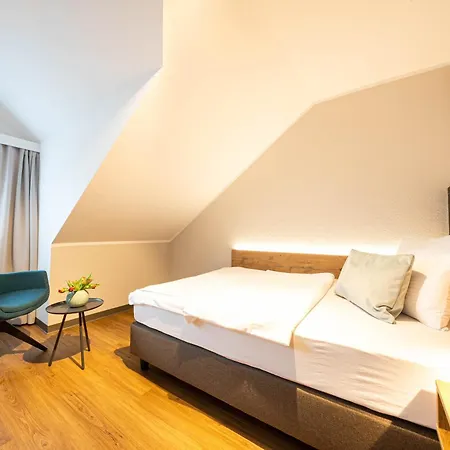 Sopherl Am - Fruehstueck Auf Der Seeterrasse, Sehr Ruhig Und Wunderschoen Am See, 3 Minuten Nach Oberpfaffenhofen, Viele Radtouren, Restaurants & Cafes In Der Umgebung ホテル