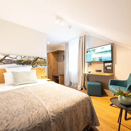 ホテル Sopherl Am - Fruehstueck Auf Der Seeterrasse, Sehr Ruhig Und Wunderschoen Am See, 3 Minuten Nach Oberpfaffenhofen, Viele Radtouren, Restaurants & Cafes In Der Umgebung 3*