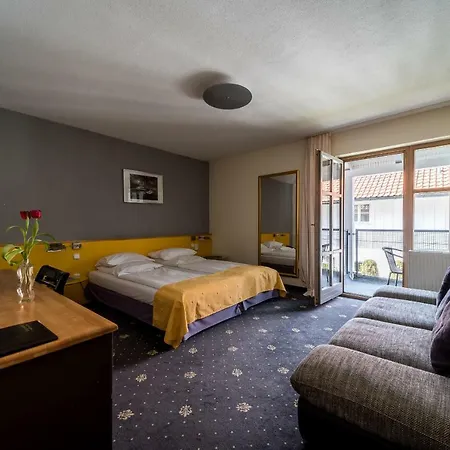 Sopherl Am - Fruehstueck Auf Der Seeterrasse, Sehr Ruhig Und Wunderschoen Am See, 3 Minuten Nach Oberpfaffenhofen, Viele Radtouren, Restaurants & Cafes In Der Umgebung ホテル