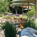 Hotel Sopherl Am - Fruehstueck Auf Der Seeterrasse, Sehr Ruhig Und Wunderschoen Am See, 3 Minuten Nach Oberpfaffenhofen, Viele Radtouren, Restaurants & Cafes In Der Umgebung Wessling