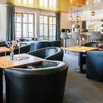 Sopherl Am - Fruehstueck Auf Der Seeterrasse, Sehr Ruhig Und Wunderschoen Am See, 3 Minuten Nach Oberpfaffenhofen, Viele Radtouren, Restaurants & Cafes In Der Umgebung 3*