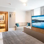 Sopherl Am - Fruehstueck Auf Der Seeterrasse, Sehr Ruhig Und Wunderschoen Am See, 3 Minuten Nach Oberpfaffenhofen, Viele Radtouren, Restaurants & Cafes In Der Umgebung Hotel Wessling