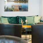 Sopherl Am - Fruehstueck Auf Der Seeterrasse, Sehr Ruhig Und Wunderschoen Am See, 3 Minuten Nach Oberpfaffenhofen, Viele Radtouren, Restaurants & Cafes In Der Umgebung Hotel Wessling