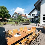 Hotel Sopherl Am - Fruehstueck Auf Der Seeterrasse, Sehr Ruhig Und Wunderschoen Am See, 3 Minuten Nach Oberpfaffenhofen, Viele Radtouren, Restaurants & Cafes In Der Umgebung
