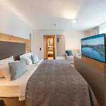 Hotel Sopherl Am - Fruehstueck Auf Der Seeterrasse, Sehr Ruhig Und Wunderschoen Am See, 3 Minuten Nach Oberpfaffenhofen, Viele Radtouren, Restaurants & Cafes In Der Umgebung