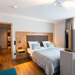 Sopherl Am - Fruehstueck Auf Der Seeterrasse, Sehr Ruhig Und Wunderschoen Am See, 3 Minuten Nach Oberpfaffenhofen, Viele Radtouren, Restaurants & Cafes In Der Umgebung Hotel 3*