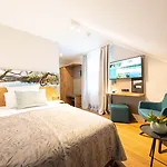 Hotel Sopherl Am - Fruehstueck Auf Der Seeterrasse, Sehr Ruhig Und Wunderschoen Am See, 3 Minuten Nach Oberpfaffenhofen, Viele Radtouren, Restaurants & Cafes In Der Umgebung 3*