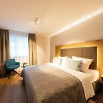 Hotel Sopherl Am - Fruehstueck Auf Der Seeterrasse, Sehr Ruhig Und Wunderschoen Am See, 3 Minuten Nach Oberpfaffenhofen, Viele Radtouren, Restaurants & Cafes In Der Umgebung 3*