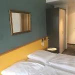 Hotel Sopherl Am - Fruehstueck Auf Der Seeterrasse, Sehr Ruhig Und Wunderschoen Am See, 3 Minuten Nach Oberpfaffenhofen, Viele Radtouren, Restaurants & Cafes In Der Umgebung