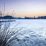 Sopherl Am - Fruehstueck Auf Der Seeterrasse, Sehr Ruhig Und Wunderschoen Am See, 3 Minuten Nach Oberpfaffenhofen, Viele Radtouren, Restaurants & Cafes In Der Umgebung Hotel Wessling
