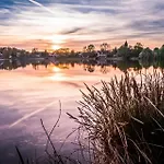 Sopherl Am - Fruehstueck Auf Der Seeterrasse, Sehr Ruhig Und Wunderschoen Am See, 3 Minuten Nach Oberpfaffenhofen, Viele Radtouren, Restaurants & Cafes In Der Umgebung Hotel Wessling