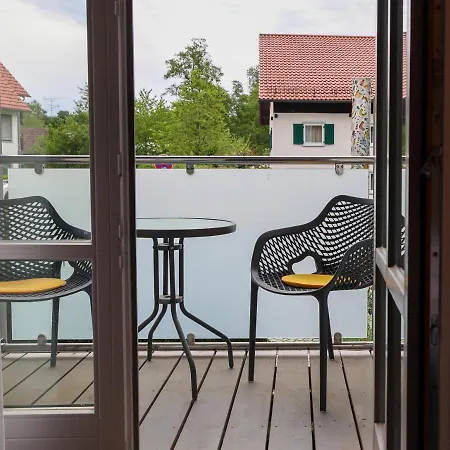 Sopherl Am - Fruehstueck Auf Der Seeterrasse, Sehr Ruhig Und Wunderschoen Am See, 3 Minuten Nach Oberpfaffenhofen, Viele Radtouren, Restaurants & Cafes In Der Umgebung Wessling