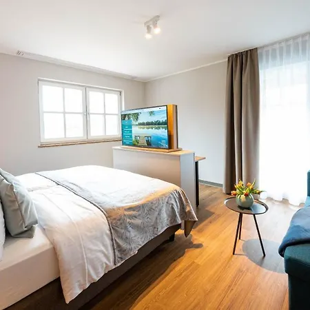 Sopherl Am - Fruehstueck Auf Der Seeterrasse, Sehr Ruhig Und Wunderschoen Am See, 3 Minuten Nach Oberpfaffenhofen, Viele Radtouren, Restaurants & Cafes In Der Umgebung Hotel Wessling