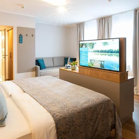 Sopherl Am - Fruehstueck Auf Der Seeterrasse, Sehr Ruhig Und Wunderschoen Am See, 3 Minuten Nach Oberpfaffenhofen, Viele Radtouren, Restaurants & Cafes In Der Umgebung 3* Wessling