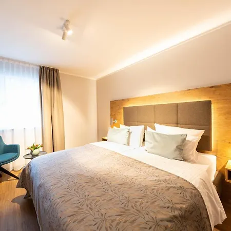 Sopherl Am - Fruehstueck Auf Der Seeterrasse, Sehr Ruhig Und Wunderschoen Am See, 3 Minuten Nach Oberpfaffenhofen, Viele Radtouren, Restaurants & Cafes In Der Umgebung Hotel Wessling