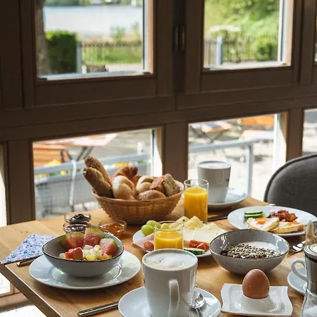 Sopherl Am - Fruehstueck Auf Der Seeterrasse, Sehr Ruhig Und Wunderschoen Am See, 3 Minuten Nach Oberpfaffenhofen, Viele Radtouren, Restaurants & Cafes In Der Umgebung Wessling