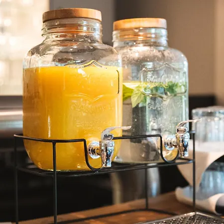 Hotel Sopherl Am - Frühstück Auf Der Seeterrasse, Sehr Ruhig Und Wunderschön Am See, 3 Minuten Nach Oberpfaffenhofen, Viele Radtouren, Restaurants&cafes In Der Umgebung Weßling