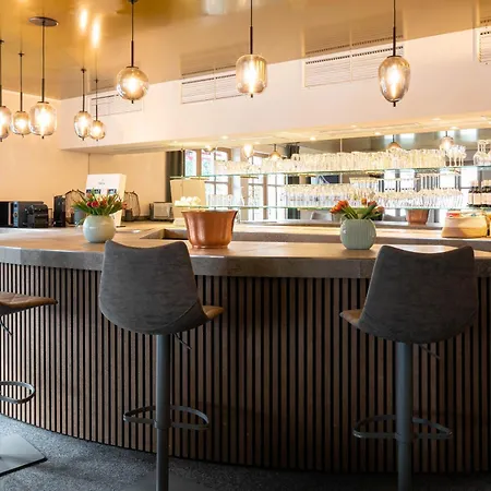 Sopherl Am - Fruehstueck Auf Der Seeterrasse, Sehr Ruhig Und Wunderschoen Am See, 3 Minuten Nach Oberpfaffenhofen, Viele Radtouren, Restaurants & Cafes In Der Umgebung Wessling
