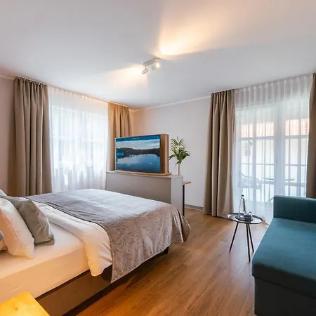Sopherl Am - Frühstück Auf Der Seeterrasse, Sehr Ruhig Und Wunderschön Am See, 3 Minuten Nach Oberpfaffenhofen, Viele Radtouren, Restaurants&cafes In Der Umgebung 3* Weßling