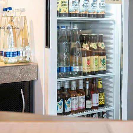 Sopherl Am - Fruehstueck Auf Der Seeterrasse, Sehr Ruhig Und Wunderschoen Am See, 3 Minuten Nach Oberpfaffenhofen, Viele Radtouren, Restaurants & Cafes In Der Umgebung 3*