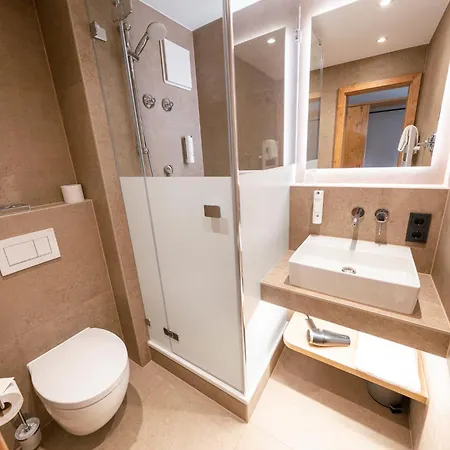 Sopherl Am - Fruehstueck Auf Der Seeterrasse, Sehr Ruhig Und Wunderschoen Am See, 3 Minuten Nach Oberpfaffenhofen, Viele Radtouren, Restaurants & Cafes In Der Umgebung 3*