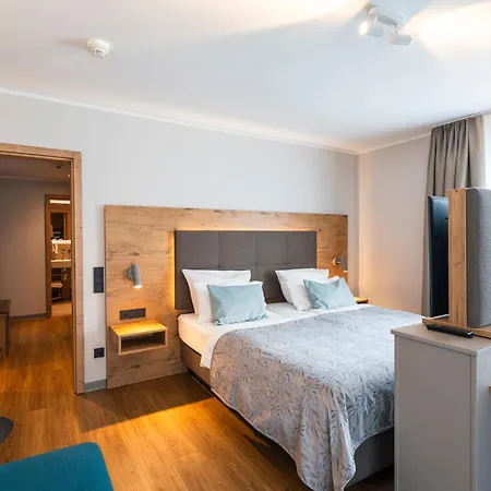 Sopherl Am - Fruehstueck Auf Der Seeterrasse, Sehr Ruhig Und Wunderschoen Am See, 3 Minuten Nach Oberpfaffenhofen, Viele Radtouren, Restaurants & Cafes In Der Umgebung 酒店 3*