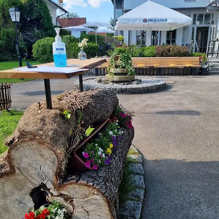 Hotel Sopherl Am - Frühstück Auf Der Seeterrasse, Sehr Ruhig Und Wunderschön Am See, 3 Minuten Nach Oberpfaffenhofen, Viele Radtouren, Restaurants&cafes In Der Umgebung 3*