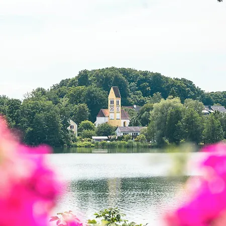 Hotel Sopherl Am - Fruehstueck Auf Der Seeterrasse, Sehr Ruhig Und Wunderschoen Am See, 3 Minuten Nach Oberpfaffenhofen, Viele Radtouren, Restaurants & Cafes In Der Umgebung