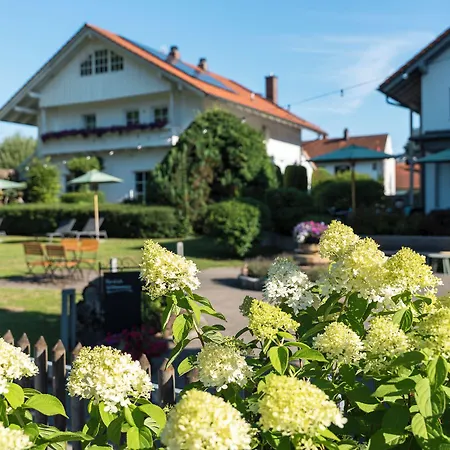 Sopherl Am - Fruehstueck Auf Der Seeterrasse, Sehr Ruhig Und Wunderschoen Am See, 3 Minuten Nach Oberpfaffenhofen, Viele Radtouren, Restaurants & Cafes In Der Umgebung 3*