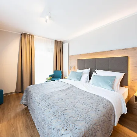 Sopherl Am - Fruehstueck Auf Der Seeterrasse, Sehr Ruhig Und Wunderschoen Am See, 3 Minuten Nach Oberpfaffenhofen, Viele Radtouren, Restaurants & Cafes In Der Umgebung Hotel 3*