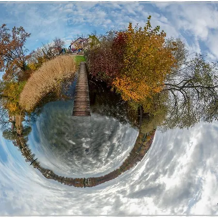 Sopherl Am - Fruehstueck Auf Der Seeterrasse, Sehr Ruhig Und Wunderschoen Am See, 3 Minuten Nach Oberpfaffenhofen, Viele Radtouren, Restaurants & Cafes In Der Umgebung