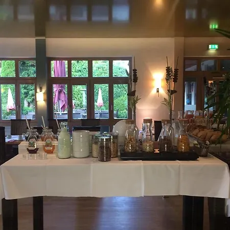 Hotel Sopherl Am - Frühstück Auf Der Seeterrasse, Sehr Ruhig Und Wunderschön Am See, 3 Minuten Nach Oberpfaffenhofen, Viele Radtouren, Restaurants&cafes In Der Umgebung 3*