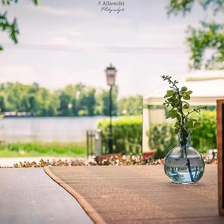 Sopherl Am - Fruehstueck Auf Der Seeterrasse, Sehr Ruhig Und Wunderschoen Am See, 3 Minuten Nach Oberpfaffenhofen, Viele Radtouren, Restaurants & Cafes In Der Umgebung Hotel 3*