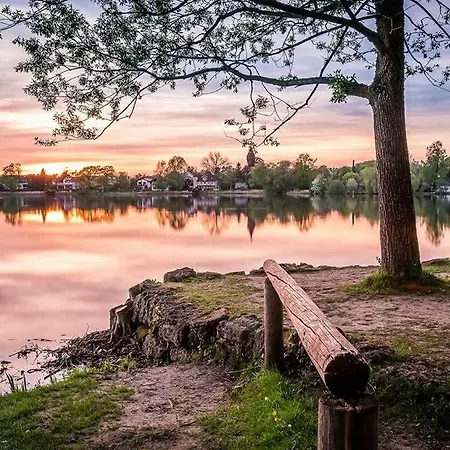 Sopherl Am - Fruehstueck Auf Der Seeterrasse, Sehr Ruhig Und Wunderschoen Am See, 3 Minuten Nach Oberpfaffenhofen, Viele Radtouren, Restaurants & Cafes In Der Umgebung Wessling