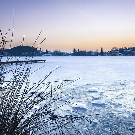 Sopherl Am - Fruehstueck Auf Der Seeterrasse, Sehr Ruhig Und Wunderschoen Am See, 3 Minuten Nach Oberpfaffenhofen, Viele Radtouren, Restaurants & Cafes In Der Umgebung Hotel Wessling