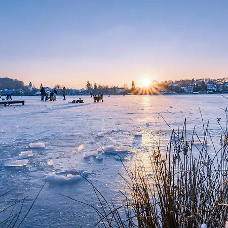 Sopherl Am - Fruehstueck Auf Der Seeterrasse, Sehr Ruhig Und Wunderschoen Am See, 3 Minuten Nach Oberpfaffenhofen, Viele Radtouren, Restaurants & Cafes In Der Umgebung 3* Wessling