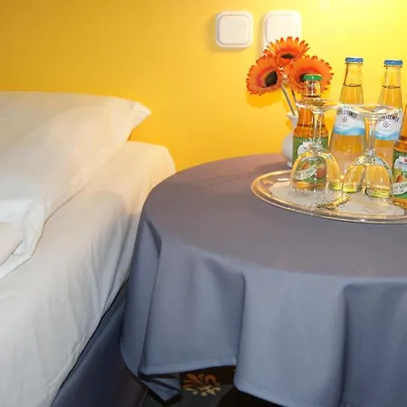 Hotel Sopherl Am - Fruehstueck Auf Der Seeterrasse, Sehr Ruhig Und Wunderschoen Am See, 3 Minuten Nach Oberpfaffenhofen, Viele Radtouren, Restaurants & Cafes In Der Umgebung 3*