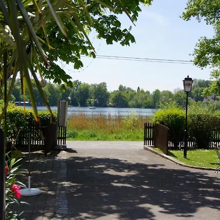 Sopherl Am - Fruehstueck Auf Der Seeterrasse, Sehr Ruhig Und Wunderschoen Am See, 3 Minuten Nach Oberpfaffenhofen, Viele Radtouren, Restaurants & Cafes In Der Umgebung Hotel