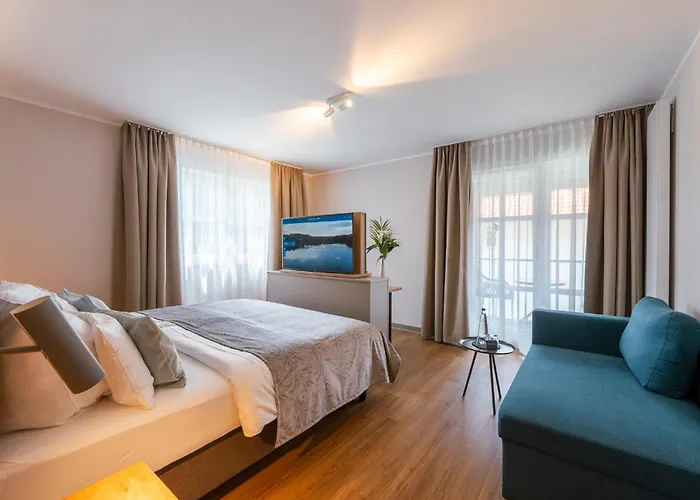 Sopherl Am - Fruehstueck Auf Der Seeterrasse, Sehr Ruhig Und Wunderschoen Am See, 3 Minuten Nach Oberpfaffenhofen, Viele Radtouren, Restaurants & Cafes In Der Umgebung 3* Weßling