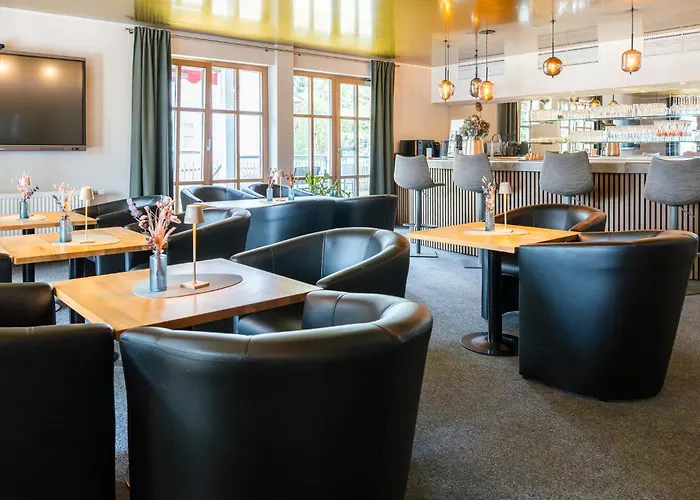 Sopherl Am - Fruehstueck Auf Der Seeterrasse, Sehr Ruhig Und Wunderschoen Am See, 3 Minuten Nach Oberpfaffenhofen, Viele Radtouren, Restaurants & Cafes In Der Umgebung 3*