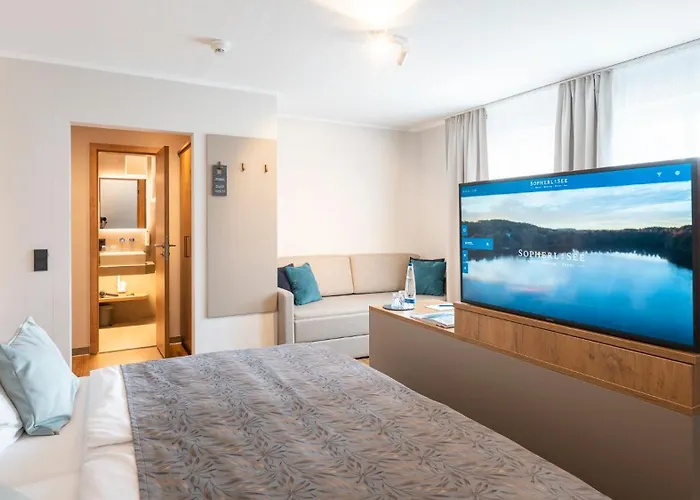 Sopherl Am - Fruehstueck Auf Der Seeterrasse, Sehr Ruhig Und Wunderschoen Am See, 3 Minuten Nach Oberpfaffenhofen, Viele Radtouren, Restaurants & Cafes In Der Umgebung Hotel Weßling