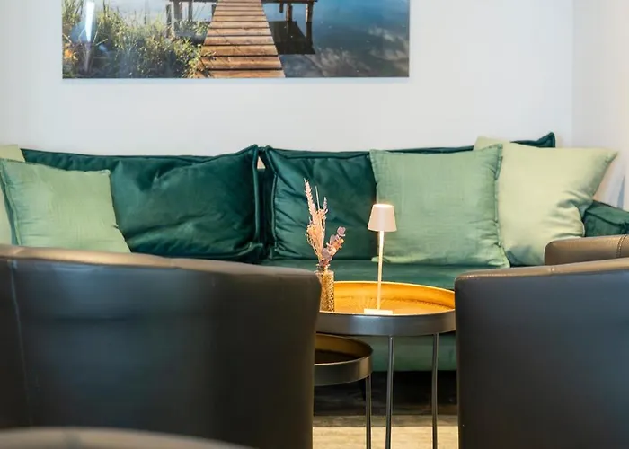 Sopherl Am - Fruehstueck Auf Der Seeterrasse, Sehr Ruhig Und Wunderschoen Am See, 3 Minuten Nach Oberpfaffenhofen, Viele Radtouren, Restaurants & Cafes In Der Umgebung Hotel Weßling