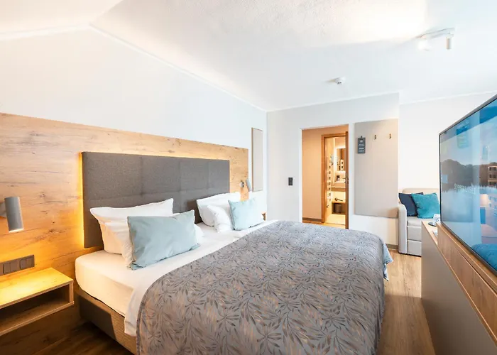 Sopherl Am - Fruehstueck Auf Der Seeterrasse, Sehr Ruhig Und Wunderschoen Am See, 3 Minuten Nach Oberpfaffenhofen, Viele Radtouren, Restaurants & Cafes In Der Umgebung Hotel 3*