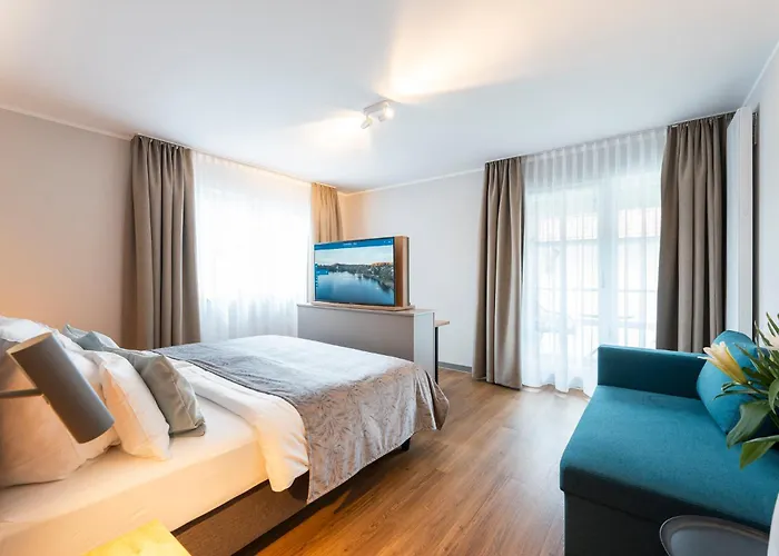 Sopherl Am - Fruehstueck Auf Der Seeterrasse, Sehr Ruhig Und Wunderschoen Am See, 3 Minuten Nach Oberpfaffenhofen, Viele Radtouren, Restaurants & Cafes In Der Umgebung 3* Weßling