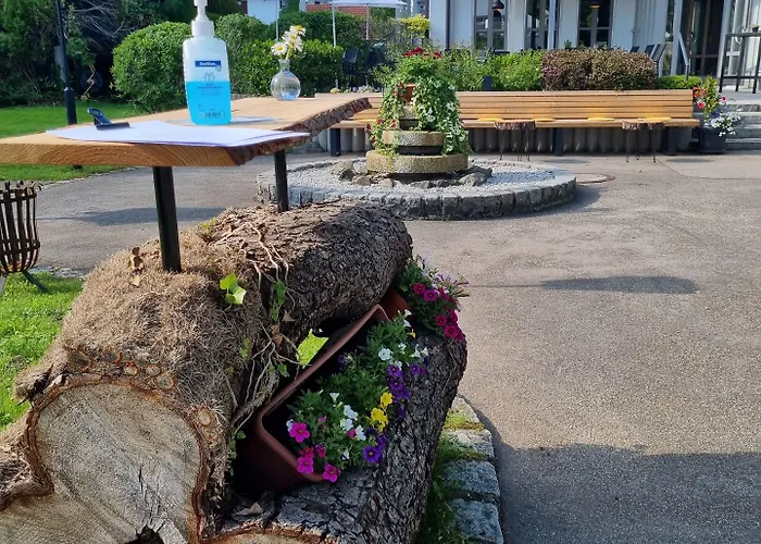Hotel Sopherl Am - Fruehstueck Auf Der Seeterrasse, Sehr Ruhig Und Wunderschoen Am See, 3 Minuten Nach Oberpfaffenhofen, Viele Radtouren, Restaurants & Cafes In Der Umgebung 3*