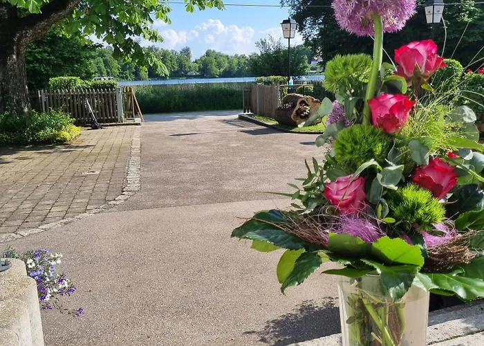 Hotel Sopherl Am - Fruehstueck Auf Der Seeterrasse, Sehr Ruhig Und Wunderschoen Am See, 3 Minuten Nach Oberpfaffenhofen, Viele Radtouren, Restaurants & Cafes In Der Umgebung 3*