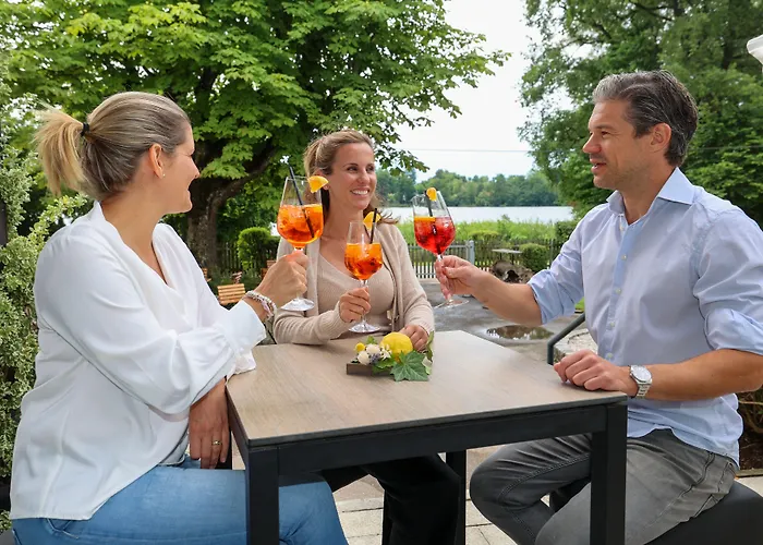 Sopherl Am - Fruehstueck Auf Der Seeterrasse, Sehr Ruhig Und Wunderschoen Am See, 3 Minuten Nach Oberpfaffenhofen, Viele Radtouren, Restaurants & Cafes In Der Umgebung Hotel 3*