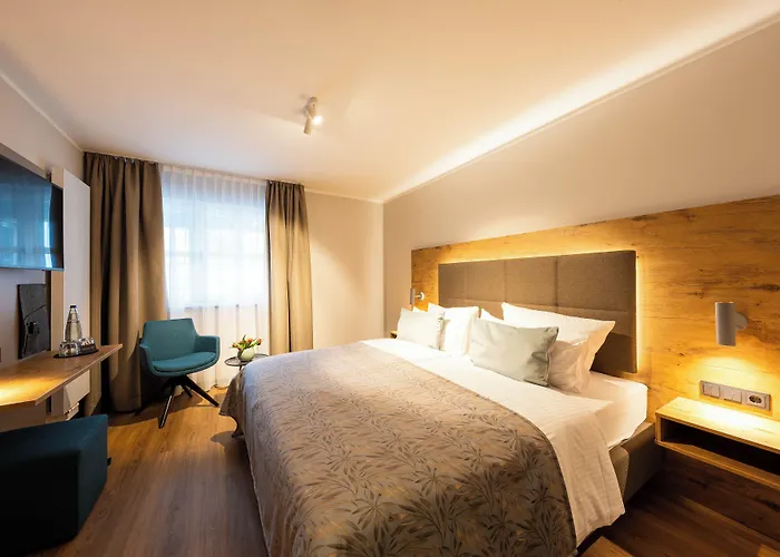 Hotel Sopherl Am - Fruehstueck Auf Der Seeterrasse, Sehr Ruhig Und Wunderschoen Am See, 3 Minuten Nach Oberpfaffenhofen, Viele Radtouren, Restaurants & Cafes In Der Umgebung 3*
