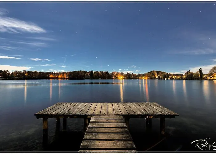 Sopherl Am - Fruehstueck Auf Der Seeterrasse, Sehr Ruhig Und Wunderschoen Am See, 3 Minuten Nach Oberpfaffenhofen, Viele Radtouren, Restaurants & Cafes In Der Umgebung Hotel 3*